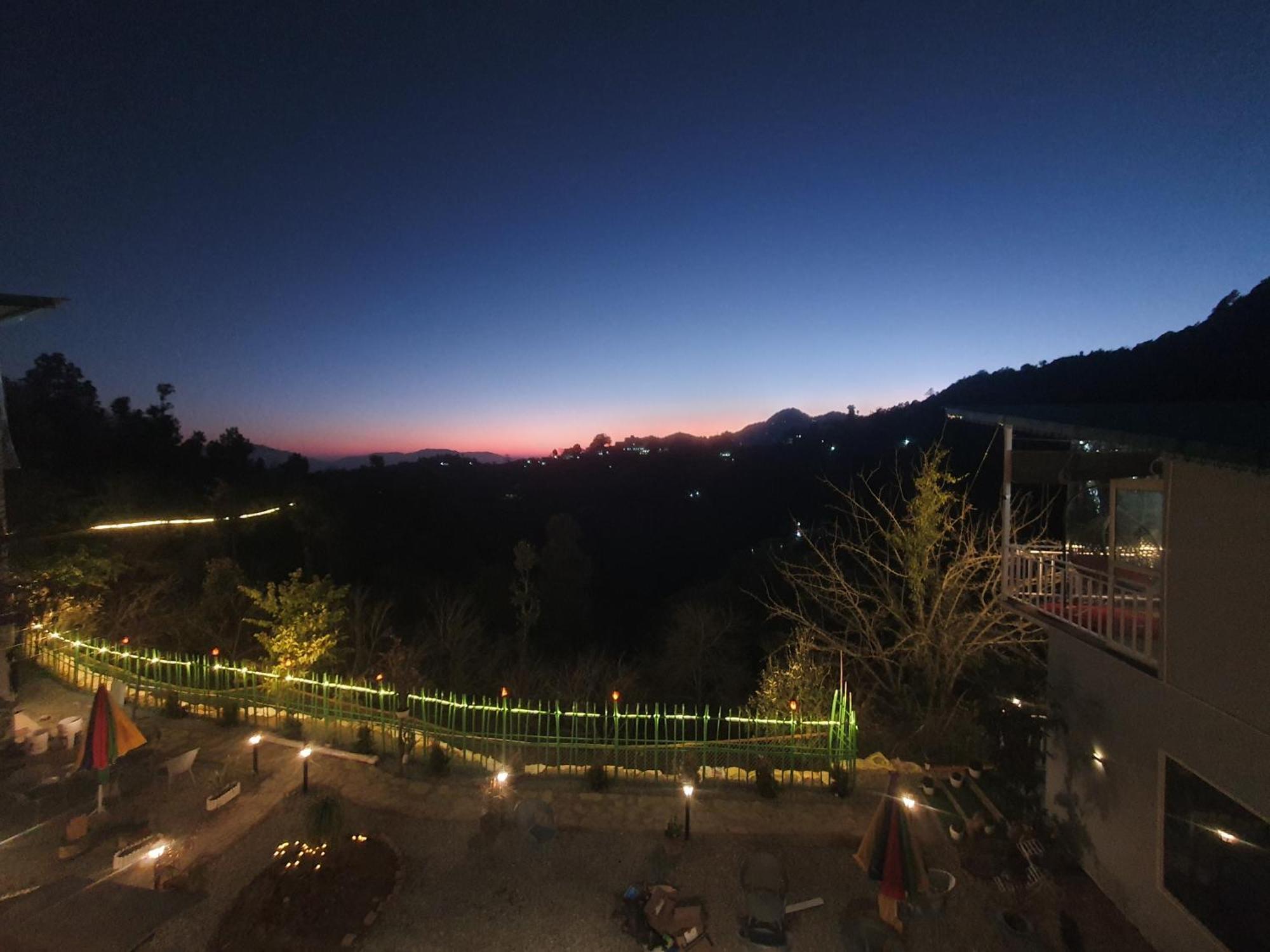 The Rare One'S Mukteshwar - Resort & Cafe エクステリア 写真
